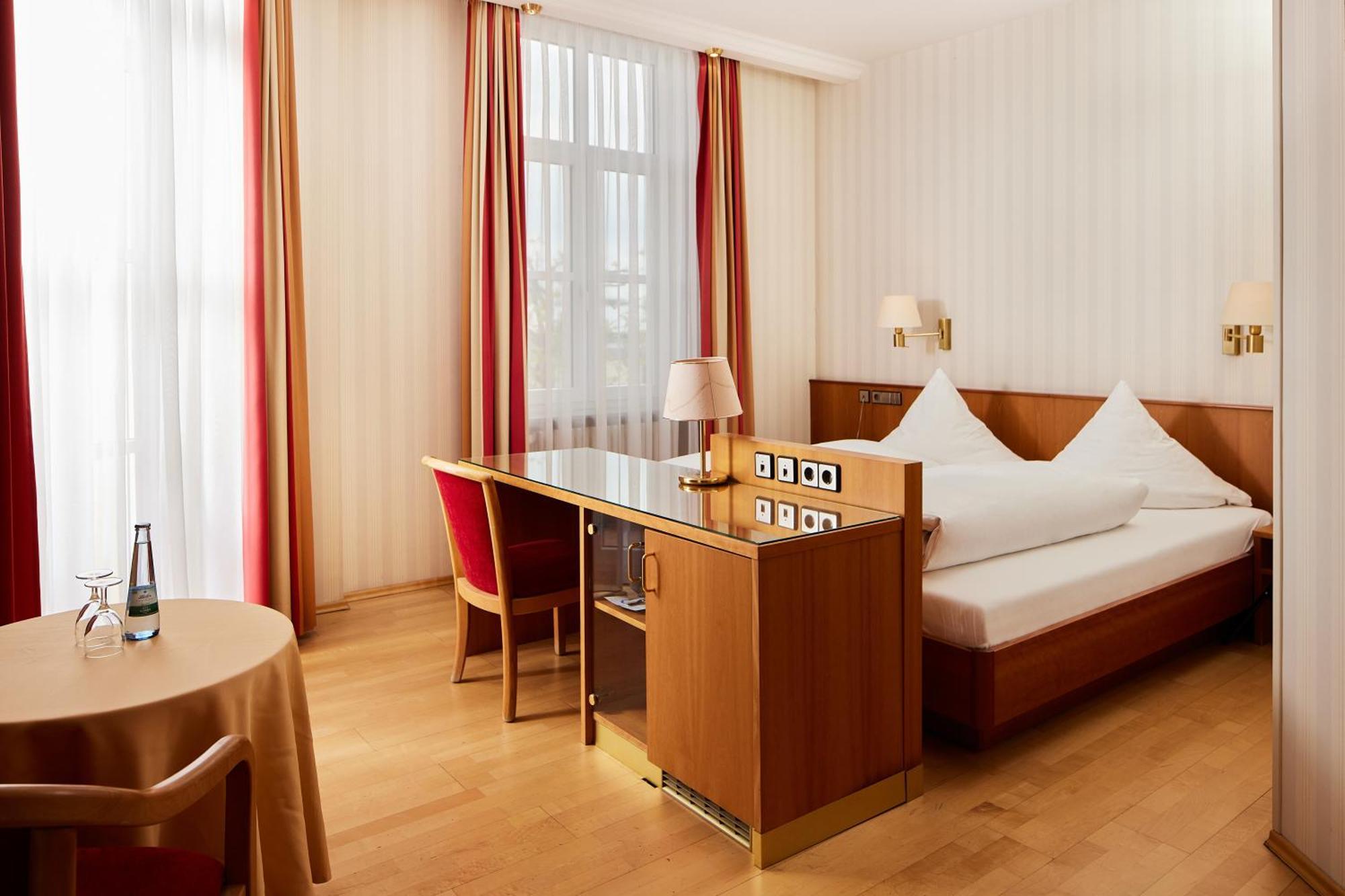 Hotel Zum Schiff Фрайбург Екстериор снимка